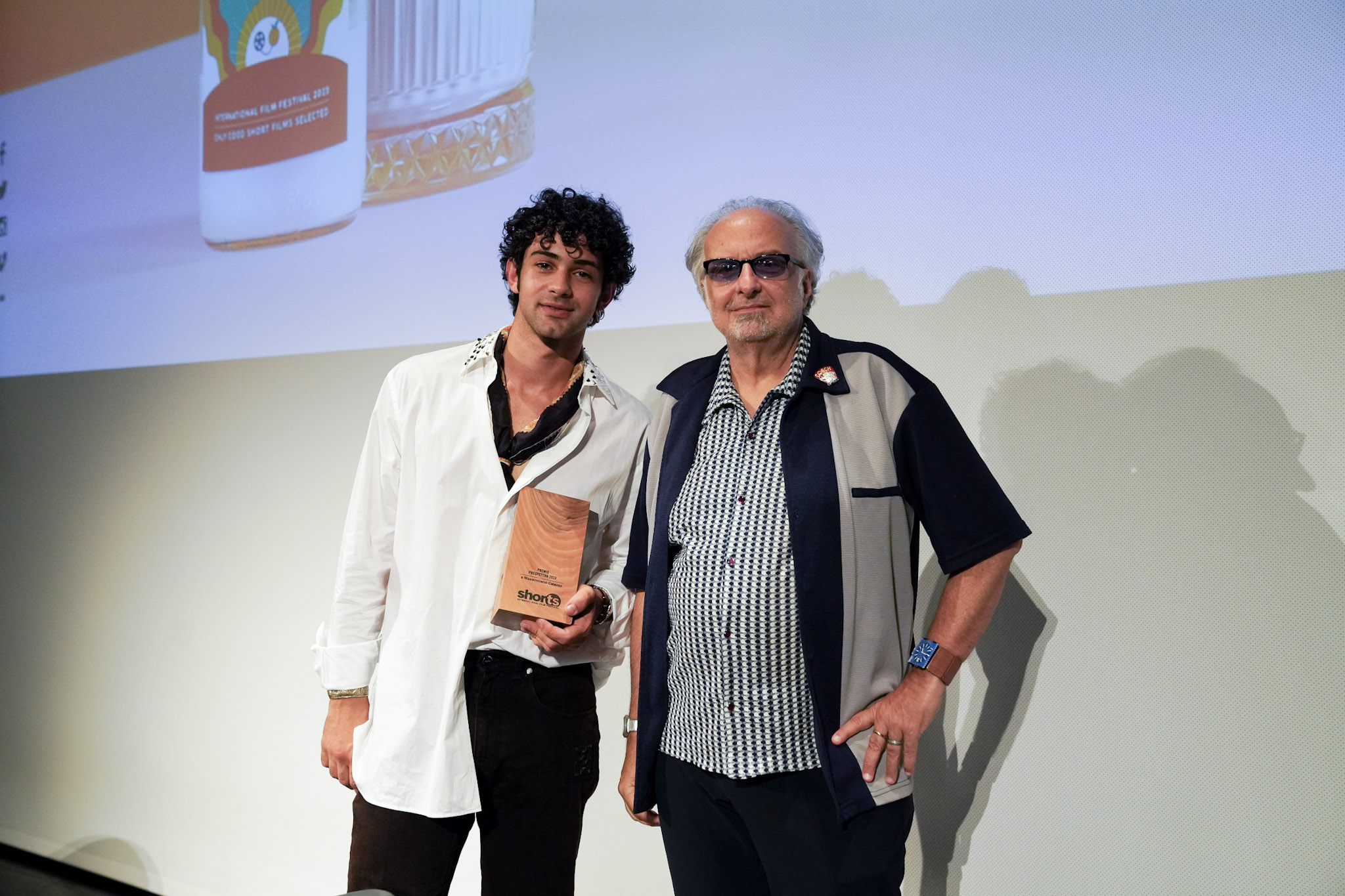 Massimiliano Caiazzo sul palco dello ShorTS International Film Festival con il direttore Maurizio di Rienzo