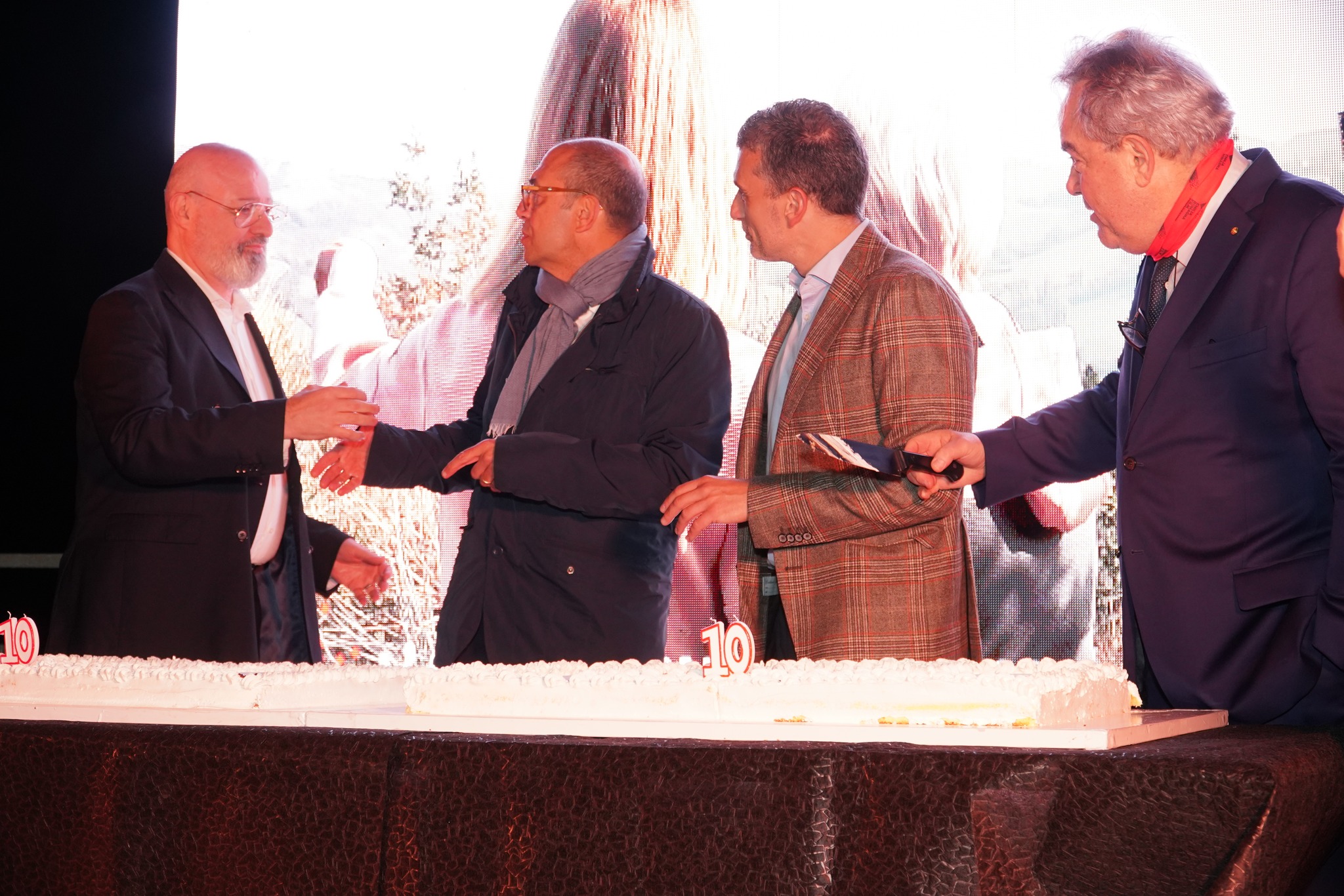 Bonaccini, Abbagnato, Canneto e Felicori al taglio della torta, foto di Simone Felici