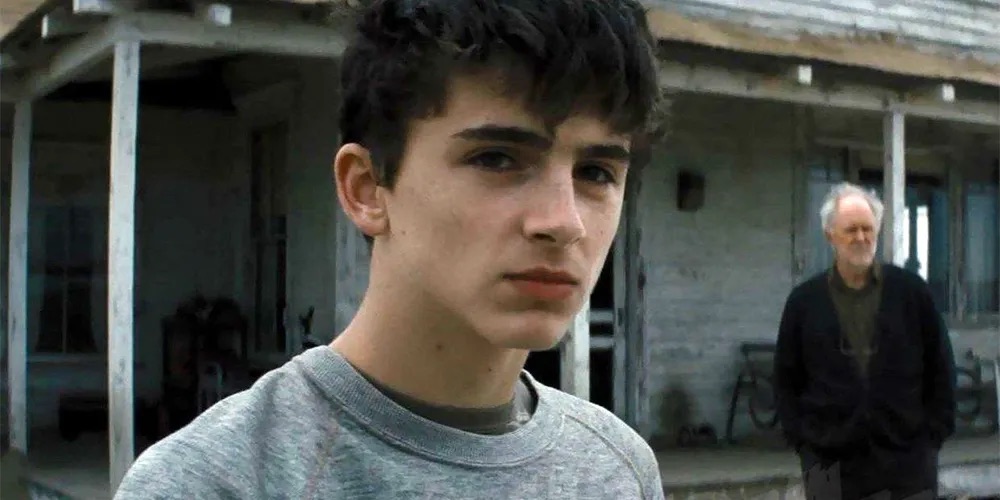 Tom Cooper da adolescente interpretato da Timothée Chalamet 