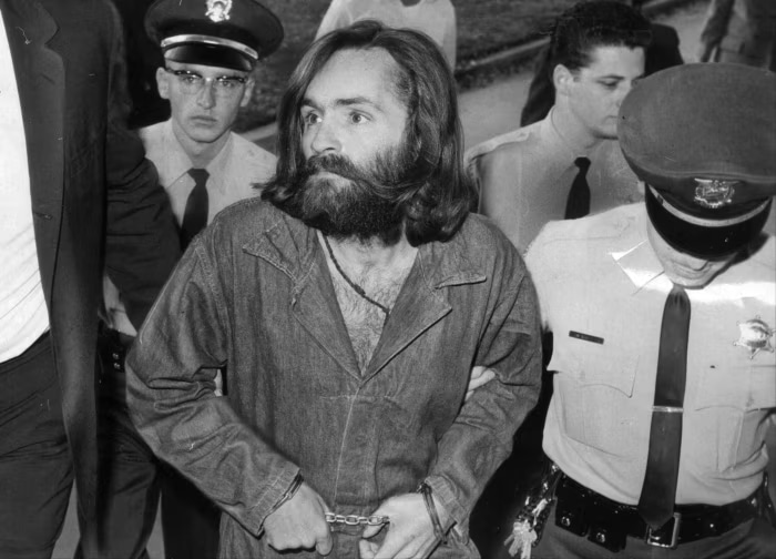 'L'operazione CHAOS e gli omicidi Manson': il nuovo documentario di Errol Morris è su Netflix. Quale verità nascosero gli omicidi Manson?